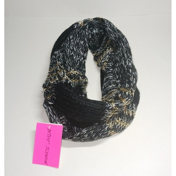 Betsey Johnson Accessories - NWT Betsey Johnson chunky knit Infinity scarf